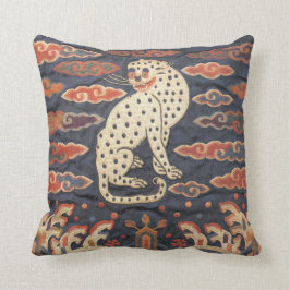 Gato de leopardo chino en almohada de las nubes