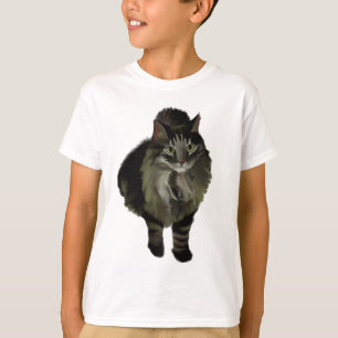 Gato de niño con micrófono en la camisa