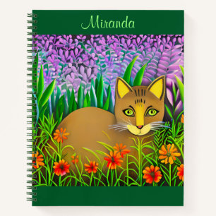 Gato de ojos verdes en un diario de flores