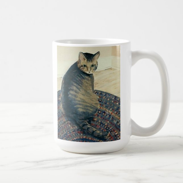 Gato de tabby clásico en la taza clásica (Derecha)