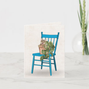 Gato de Tabby en una planta de apareamiento