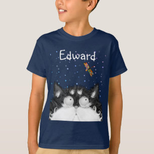 Gato de Tuxedo sorprendido por camiseta con mosca 