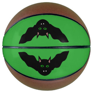 Gato de vampiros frente a las pelotas de baloncest
