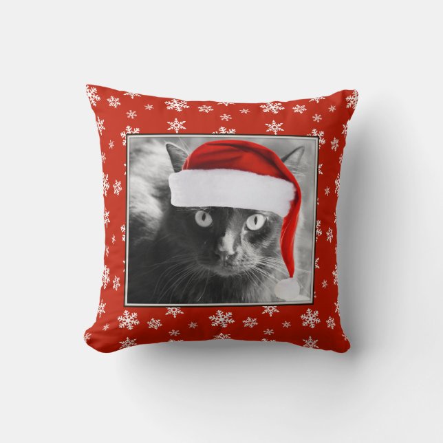 Gato del navidad en la almohada roja con los copos (Anverso)