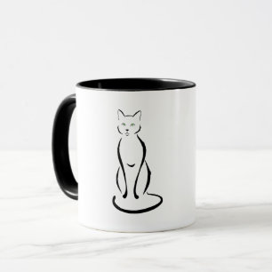 Gato elegante con la taza de los ojos verdes