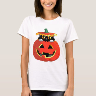 Gato en una camiseta de calabaza