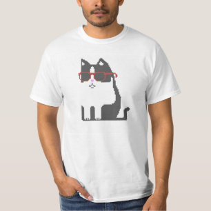 Gato gris en camiseta roja del arte del pixel de