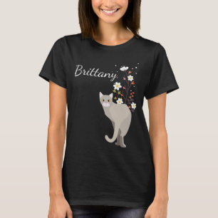 Gato gris precioso en las camisetas de las mujeres