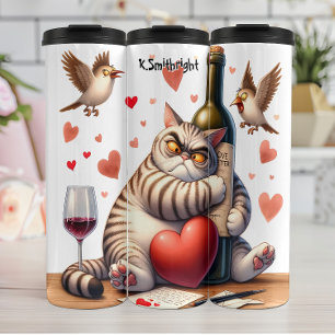 Gato gruñón con botella de vino