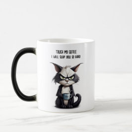 Gato gruñón con taza de café