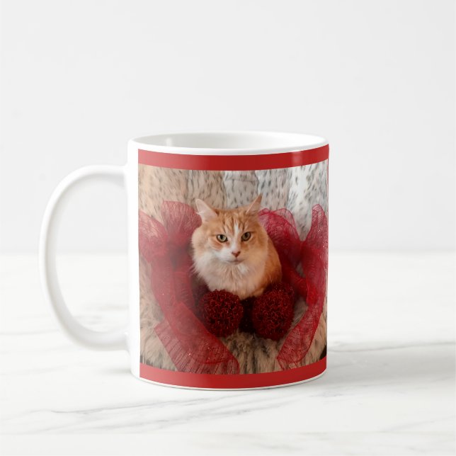 Gato mullido y taza roja de la cinta (Izquierda)