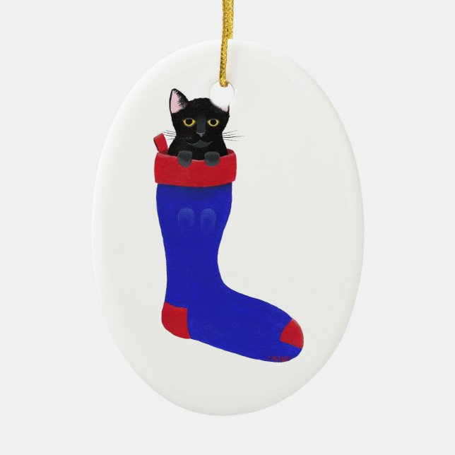 Gato negro en el navidad que almacena el ornamento (Frente)