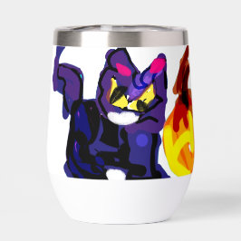 Gato negro jugando a la calabaza