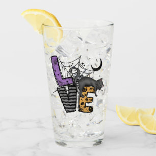 Gato negro perezoso en la web araña con amor