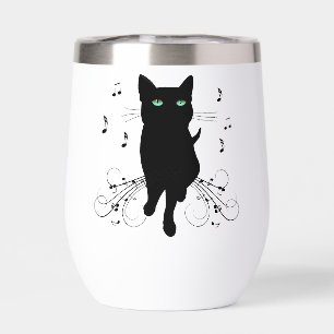 Gato negro rodeado de notas susurrantes de música