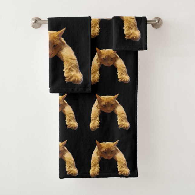 Gato perezoso jengibre, toalla de baño (In situ)