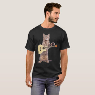 Gato que juega la camiseta de la guitarra
