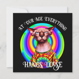 Gato Sfinx sobre el cumpleaños de la colina