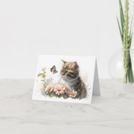 Gato y mariposa en el jardín