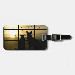 Gato y perro en las etiquetas de equipaje de la ve