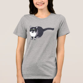 Gatos blancos negros lindos en camisetas de puntil