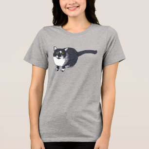 Gatos blancos negros lindos en camisetas de puntil