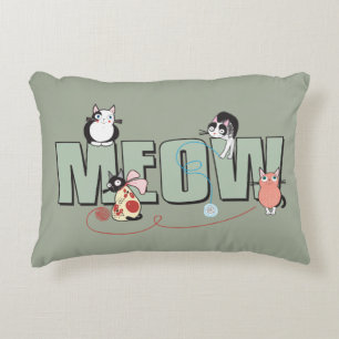 Gatos cortos y almohada de yarn