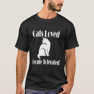 Gatos queridos toleraron la camiseta para el gato