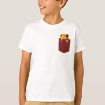 Gecko colorido en una camiseta de bolsillo