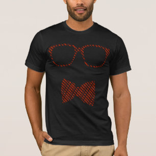 Geek'd encima de la camiseta del promo