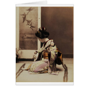 Geisha japonesa tocando el shamisen
