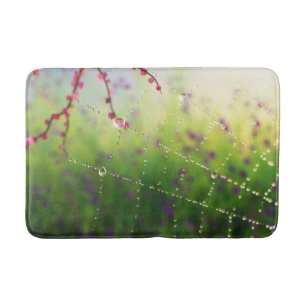 Gemas de una alfombra de baño de primavera