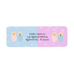 Gemelos Chicas y niños abordan las etiquetas