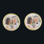 Gemelos Dorados Novia moderna Groom Boda de fotografía simple Gold<br><div class="desc">Añada el toque final a su boda con estos modernos y sencillos "cufflinks" personalizados. Perfecto como favores de boda para todos sus invitados. Personalizar a estos bodas con la foto de compromiso favorita, la foto recién casada y la personalización con el nombre y la fecha. Vea nuestra colección de bodas...</div>