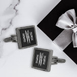 Gemelos Metalizados Elegante Monograma negro y blanco (hombres)<br><div class="desc">El diseño personalizado de los cufflink presenta un elegante y elegante monograma de las iniciales del primer medio y el apellido. También se puede personalizar para un boda con el monograma de matrimonio de la novia y el novio (su apellido inicial inicial de primer nombre / apellido de matrimonio /...</div>