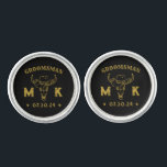 Gemelos Monogramas personalizados salvajes de Cowboy occid<br><div class="desc">Regalos personalizados para los padrinos con tema de vaquero del oeste. Decorada con gorra de vaquero con letra occidental vintage. El texto y el color de fondo son editables utilizando la herramienta de diseño para que se ajuste a su ocasión. Obtén este regalo de personalizar para boda, despedida de soltero,...</div>