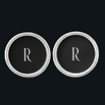 Gemelos Personalizado Plata Los Groomsmen Iniciales Negro<br><div class="desc">Personalizado Masculine Modern Font Plata/Gris Inicial sobre los copos de fondo negro.</div>