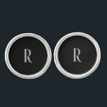 Gemelos Personalizado Plata Los Groomsmen Iniciales Negro<br><div class="desc">Personalizado Masculine Modern Font Plata/Gris Inicial sobre los copos de fondo negro.</div>