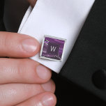 Gemelos Plateados Cuadrado plateado de Agate Morado Monogramado<br><div class="desc">Estos elegantes entarimados presentan un diseño de agate geodésico de color púrpura con detalles de purpurina de imitación plateada. Personalízalos con su monograma inicial en texto gris plateado en un cuadrado morado oscuro. Se coordinan con nuestra suite boda agate morado y plateado. También disponible en forma redonda. ¡Hacen grandes regalos...</div>