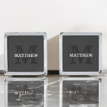 Gemelos Plateados Monograma y nombre elegantes personalizados<br><div class="desc">Añada un toque de elegancia a sus productos esenciales diarios con este monograma personalizado y el nombre del producto. Con un diseño refinado y detalles de personalizable, combina sofisticación y funcionalidad. Ya sea para uso personal o como un regalo reflexivo, este artículo muestra un elegante monograma y su nombre elegido,...</div>