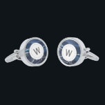 Gemelos Plateados Monogramado Blue Agate Silver Ronda Blanca<br><div class="desc">Estos elegantes entarimados presentan un diseño geodésico de agate de color azul con detalles de purpurina de imitación plateado. Personalízalos con su monograma inicial en un texto gris carbón sobre un círculo blanco. Se coordinan con nuestra suite boda agate azul y plateado. También disponible en forma cuadrada. ¡Hacen grandes regalos...</div>