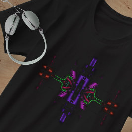 Geométrica moderna en camiseta negra
