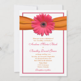 Gerbera rosa con invitación a la boda de la cinta