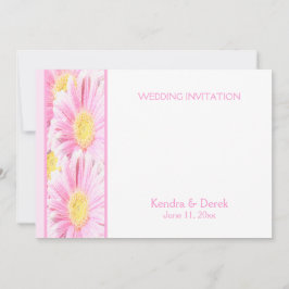 Gerberas rosadas sobre la invitación a la boda bla