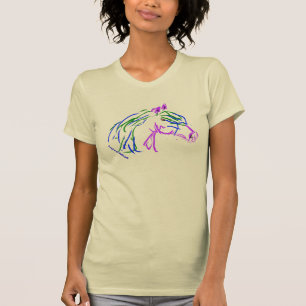 Gesto de caballo morado dibujando en camiseta de K