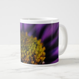 Gigante El interior de una taza de café Jumbo Flor Morada