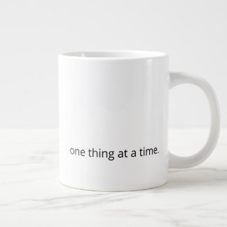 Gigante Una Cosa a la Vez – Taza de Café de Apoyo Tranquil