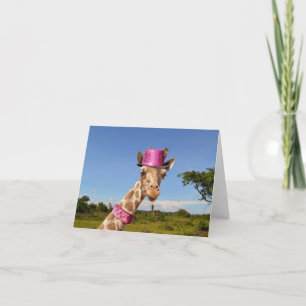Giraffe en gorra rosa brillante
