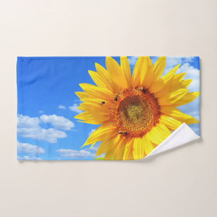 Girasol amarillo y abejas en el cielo azul - Día d