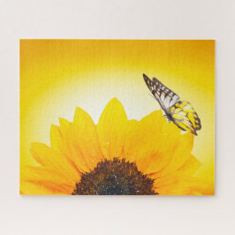 Girasol con rompecabezas de mariposa